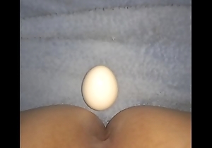 brincando com ovos
