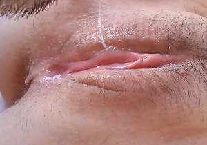 Extreme Close Up Clitoris ! Eating Squirting Unshaved Wet Pussy