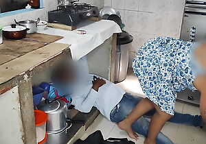 Pregnant wife invites neighbour beside fix her gas stove