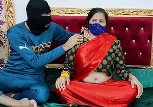 Sexy Indian Madame Copulation with her Servant in Silk Saree
