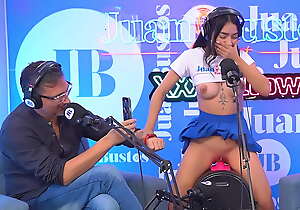 Little kinky Colombian Mayraoficial cums greater than the Sybian machine - Juan Bustos Podcast